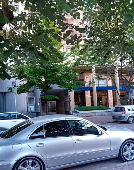 Apartamento Tirana Road Blloku Area Exterior foto